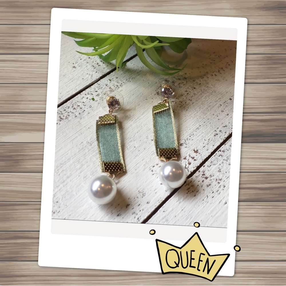 Green Mesh Dangle Earrings